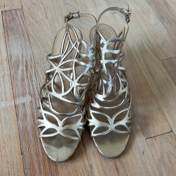 Vince Camuto size 10 Pelena gold Strappy sandals - Picture 3 of 9